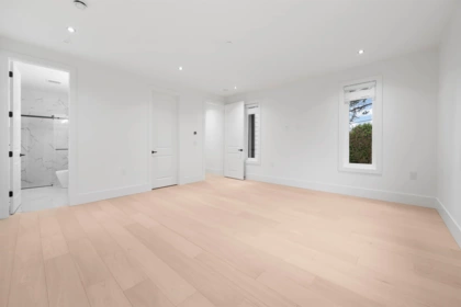 Hallway Photo of 13915 Blackburn Avenue, White Rock, BC