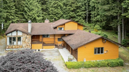 Swimming Pool Photo of 27573 Sayers Crescent, Maple Ridge, BC