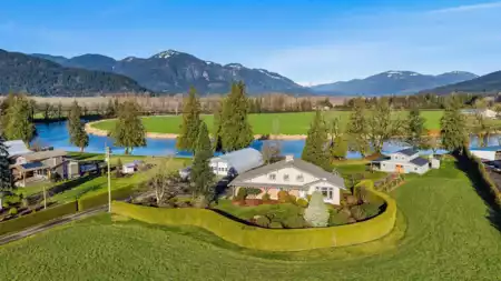 47195 Bell Road, Chilliwack, BC, Chilliwack — 7 bed single family residence for sale