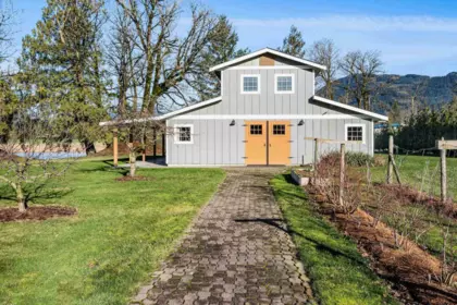 Hot Tub / Spa Photo of 47195 Bell Road, Chilliwack, BC