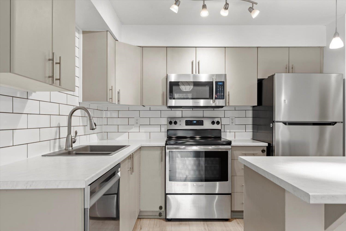 Breakfast Nook Photo of 223 2515 Park Drive, Abbotsford, BC