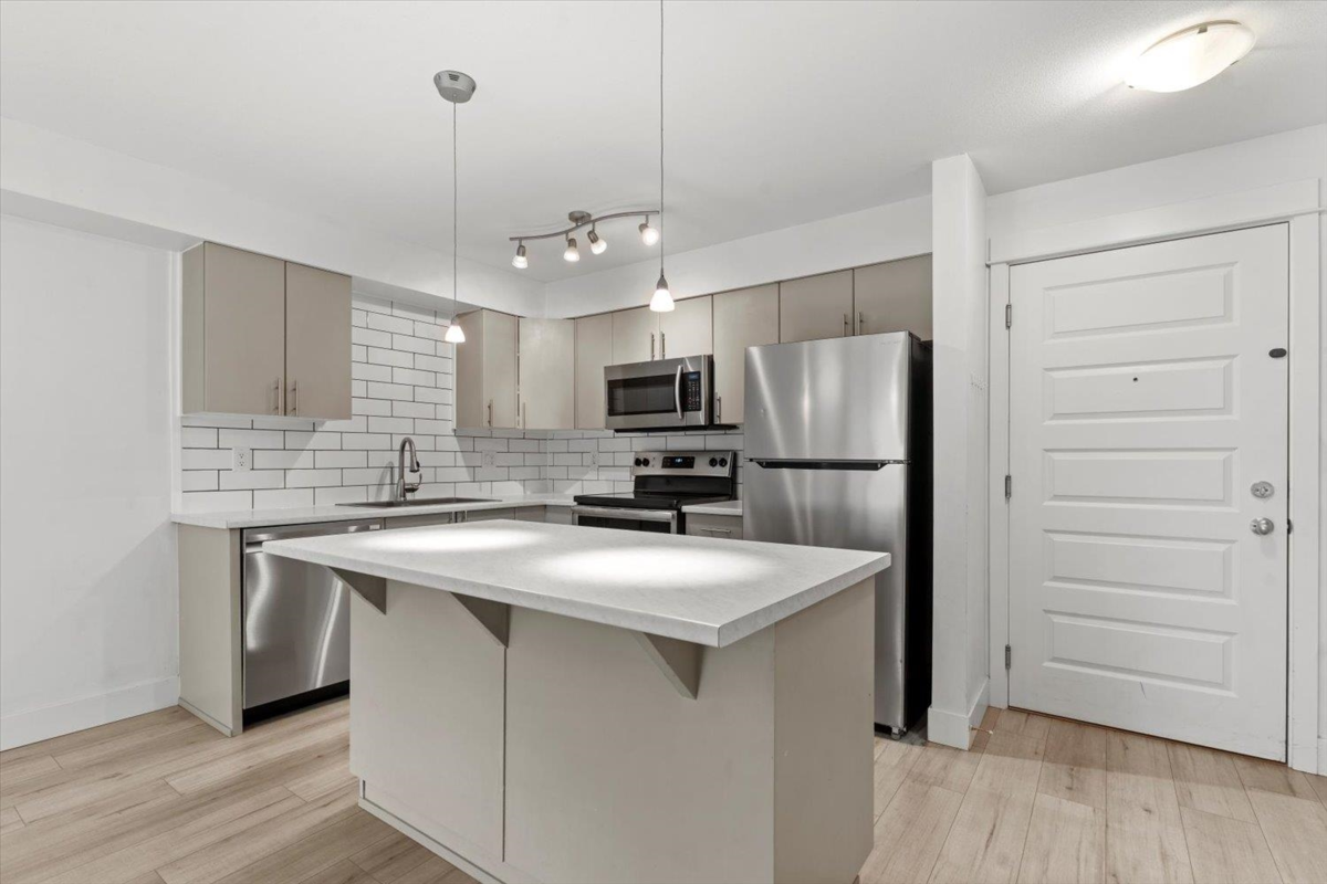 Kitchen Island Photo of 223 2515 Park Drive, Abbotsford, BC