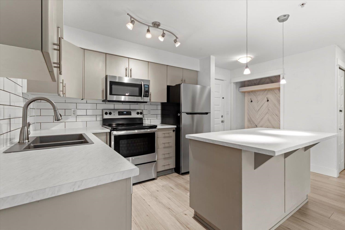 Primary Bathroom Photo of 223 2515 Park Drive, Abbotsford, BC