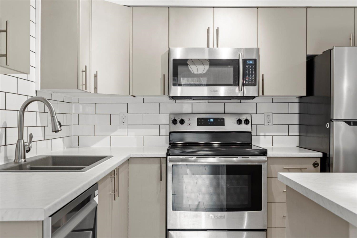 Primary Bedroom Photo of 223 2515 Park Drive, Abbotsford, BC