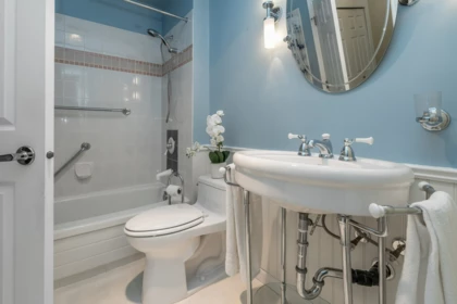 Guest Bathroom Photo of 305 4728 53 Street, Delta, BC