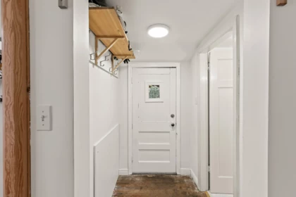 Entry Foyer Photo of 32789 4 Avenue, Mission, BC