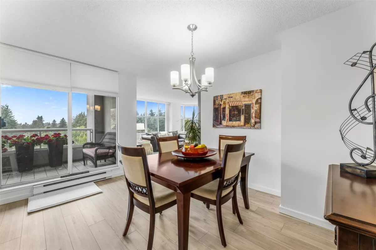 Breakfast Nook Photo of 801 11910 80 Avenue, Delta, BC