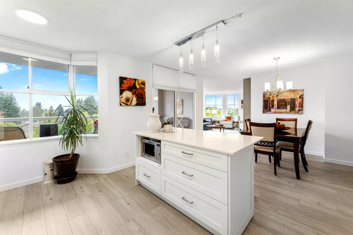 Dining Area Photo of 801 11910 80 Avenue, Delta, BC