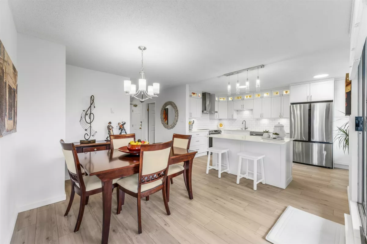 Kitchen Photo of 801 11910 80 Avenue, Delta, BC