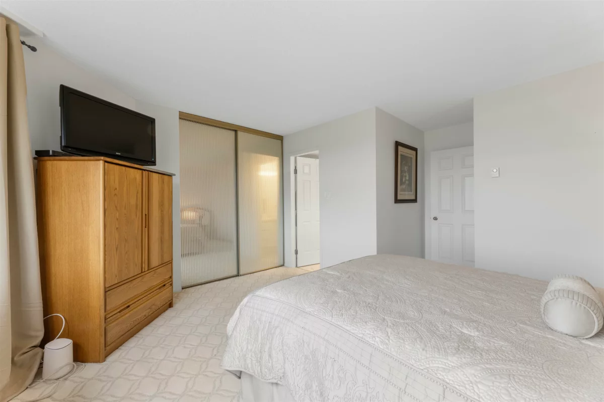 Primary Bathroom Photo of 801 11910 80 Avenue, Delta, BC