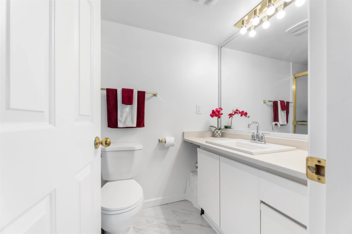 Walk-In Closet Photo of 801 11910 80 Avenue, Delta, BC