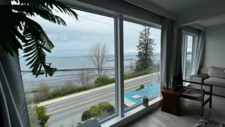 Bedroom 3 Photo of 15289 Marine Drive, White Rock, BC