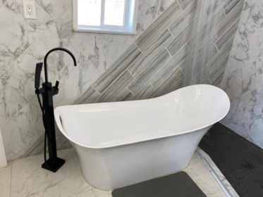 Guest Bathroom Photo of 15289 Marine Drive, White Rock, BC