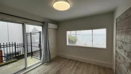 Mudroom Photo of 15289 Marine Drive, White Rock, BC