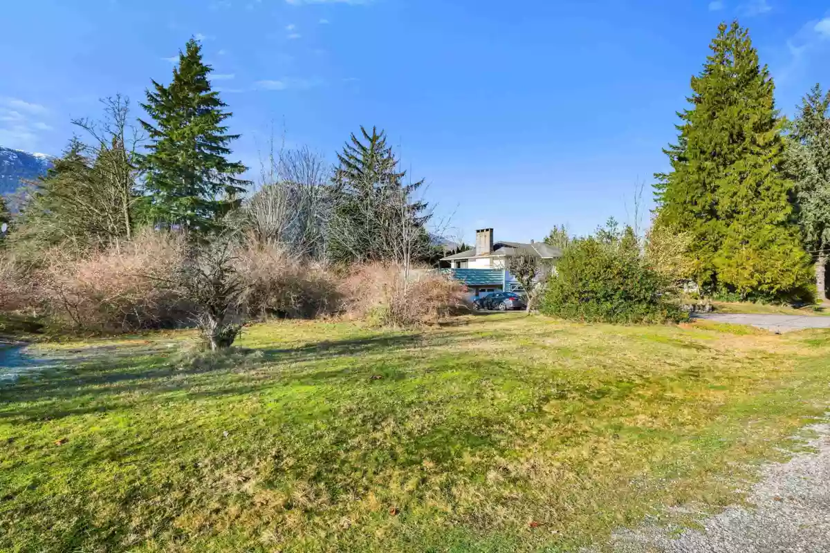 Dining Area Photo of 40127 Kalodon Road, Squamish, BC
