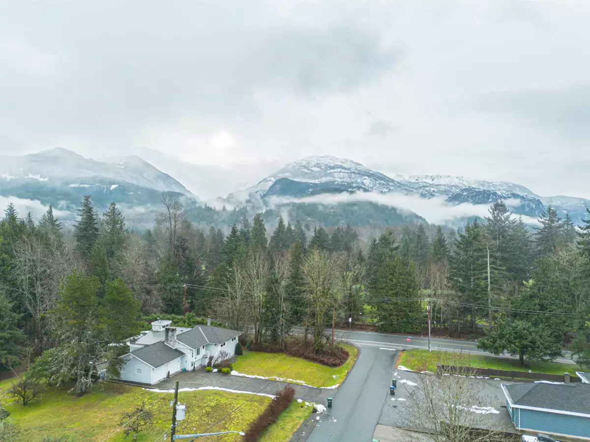 Guest Bathroom Photo of 40127 Kalodon Road, Squamish, BC