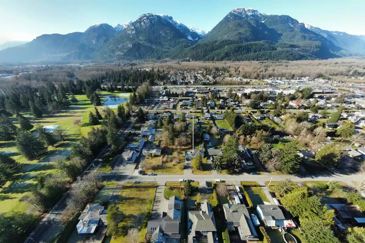 Walk-In Closet Photo of 40127 Kalodon Road, Squamish, BC