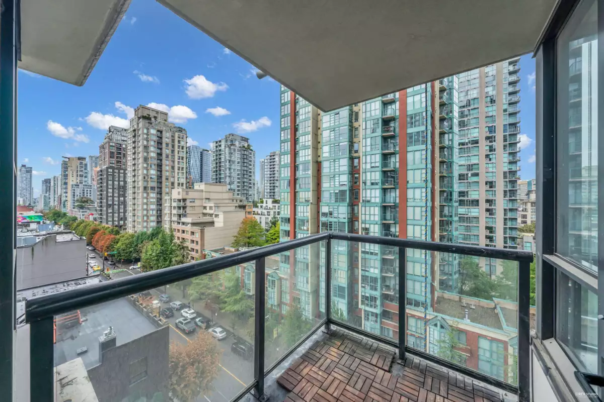 Dining Area Photo of 1001 928 Homer Street, Vancouver, BC