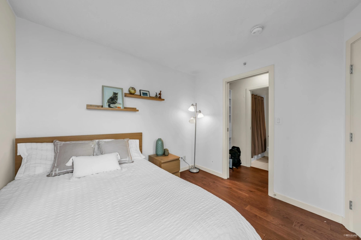 Walk-In Closet Photo of 1001 928 Homer Street, Vancouver, BC