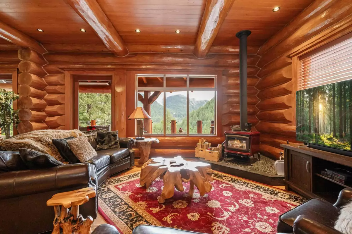 Dining Area Photo of 14710 Parkview Avenue, Sunshine Valley, BC