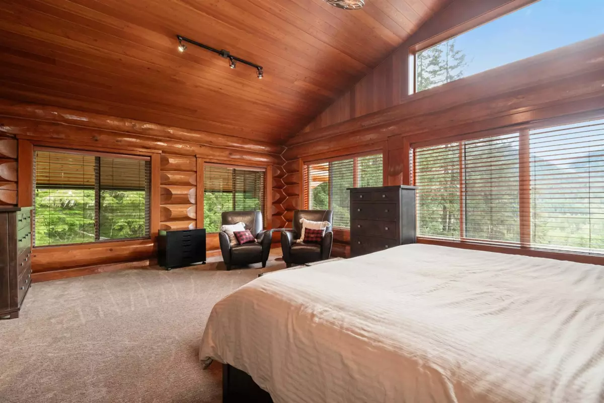 Entry Foyer Photo of 14710 Parkview Avenue, Sunshine Valley, BC