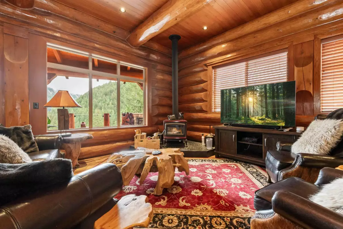 Family Room Photo of 14710 Parkview Avenue, Sunshine Valley, BC