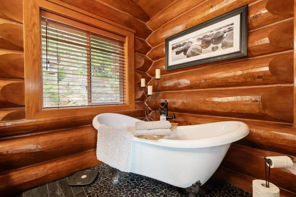 Hallway Photo of 14710 Parkview Avenue, Sunshine Valley, BC