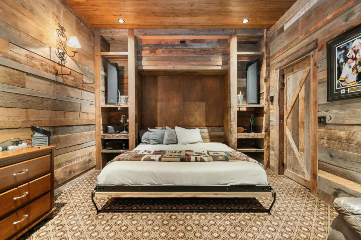 Hot Tub / Spa Photo of 14710 Parkview Avenue, Sunshine Valley, BC