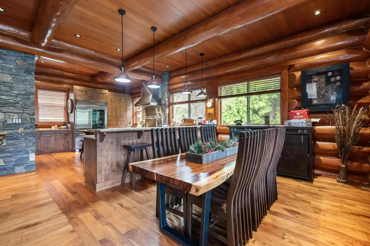 Kitchen Island Photo of 14710 Parkview Avenue, Sunshine Valley, BC