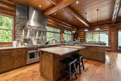 Garage Interior Photo of 14710 Parkview Avenue, Sunshine Valley, BC