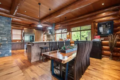 Kitchen Island Photo of 14710 Parkview Avenue, Sunshine Valley, BC