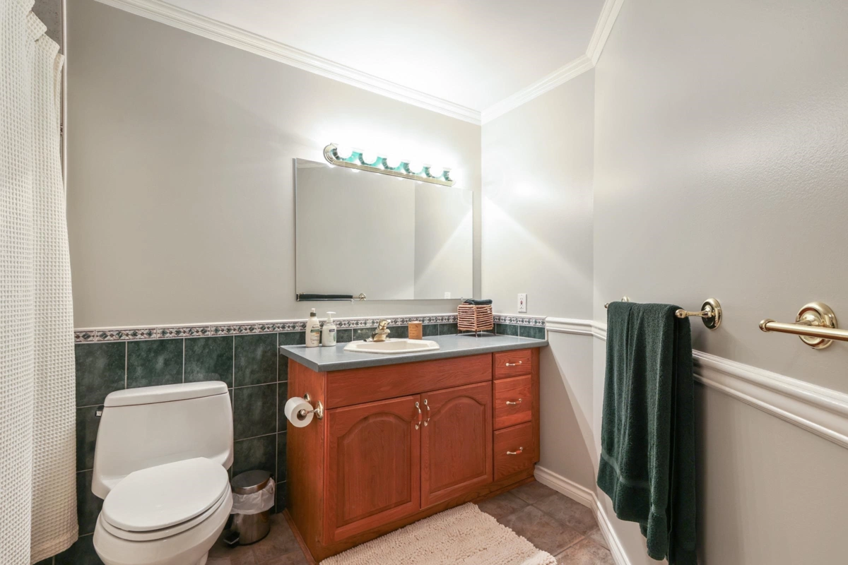 Entry Foyer Photo of 1076 Clements Avenue, North Vancouver, BC