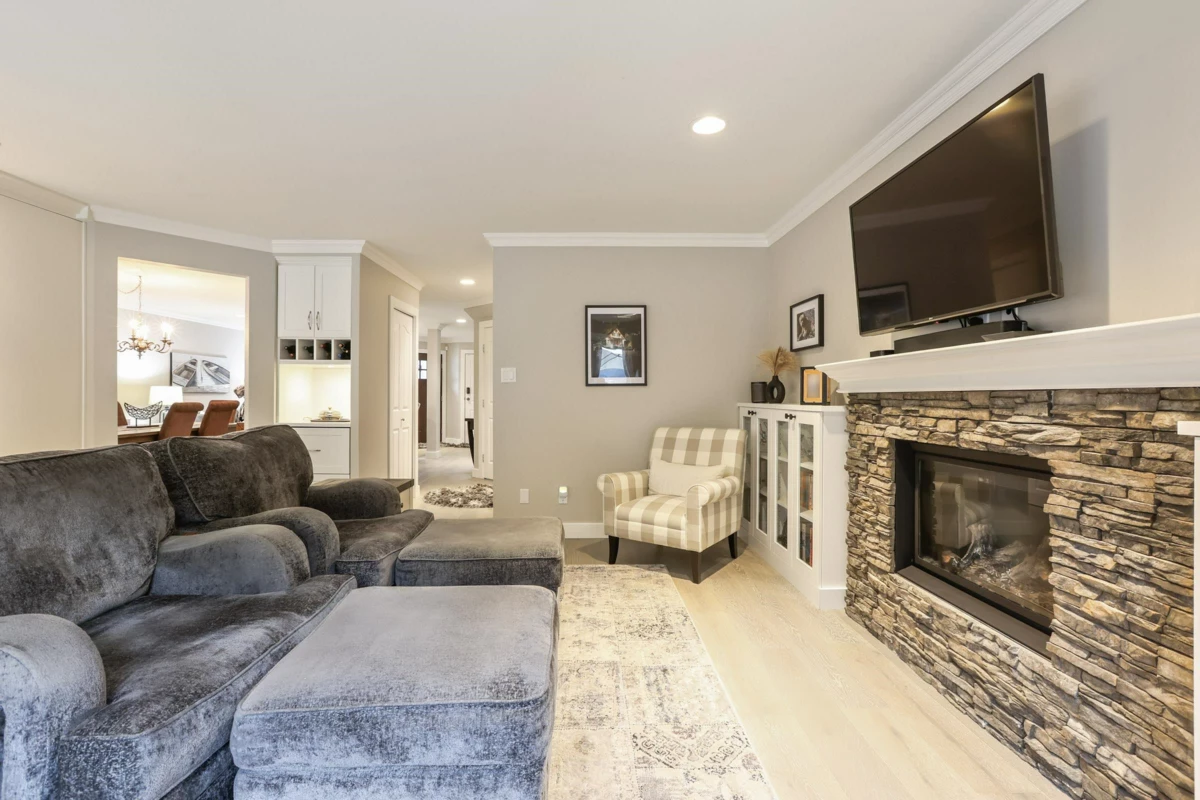Kitchen Island Photo of 1076 Clements Avenue, North Vancouver, BC