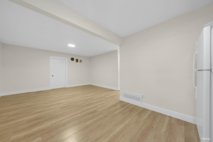 Entry Foyer Photo of 14306 77a Avenue, Surrey, BC