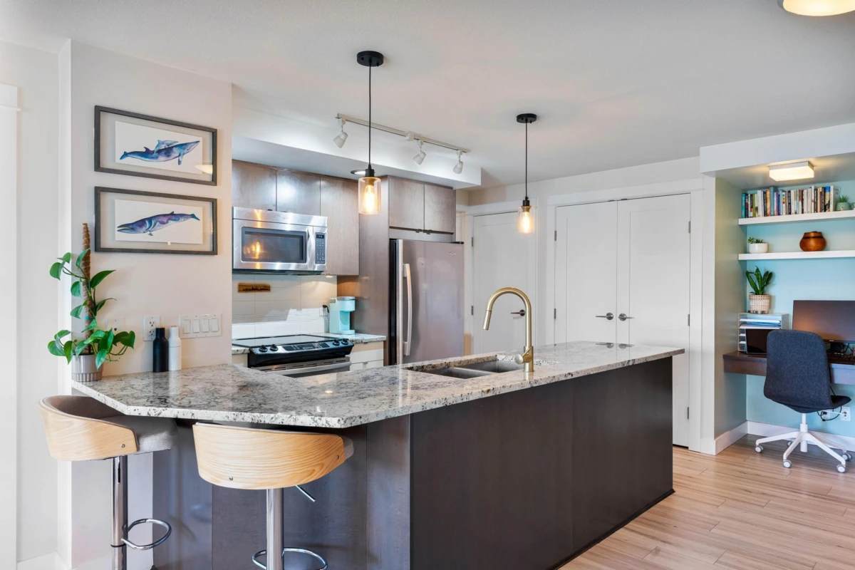 Living Room Photo of 202 14955 Victoria Avenue, White Rock, BC