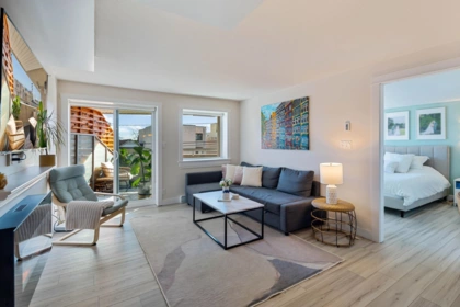 202 14955 Victoria Avenue, White Rock, BC, White Rock — Apartment/Condo for sale
