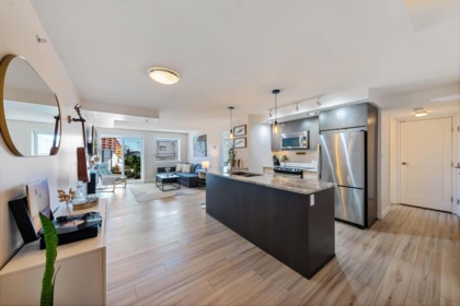 202 14955 Victoria Avenue, White Rock, BC, White Rock — Apartment/Condo for sale