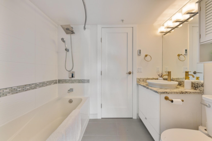 Walk-In Closet Photo of 202 14955 Victoria Avenue, White Rock, BC