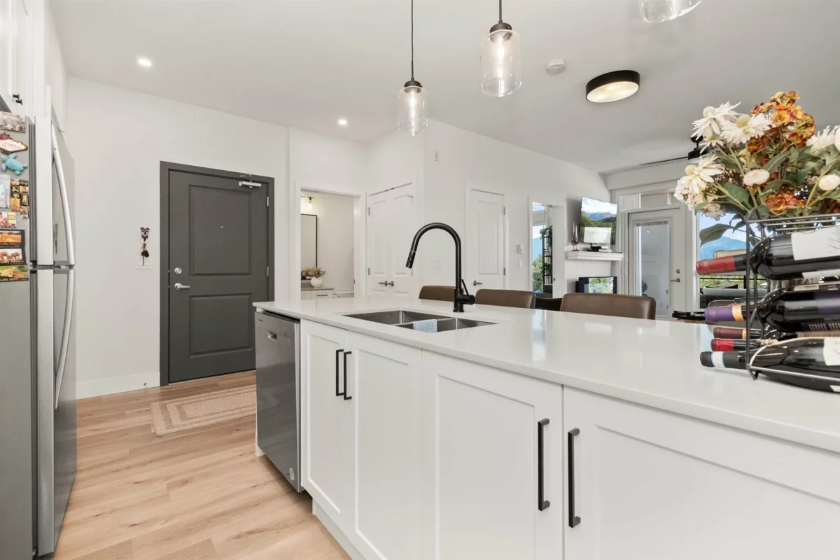 Kitchen Island Photo of 610 6045 Chilliwack River Road, Chilliwack, BC