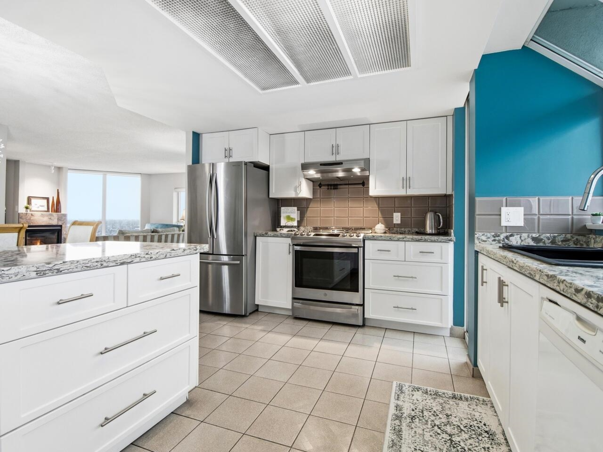 Kitchen Photo of 1602 1135 Quayside Drive, New Westminster, BC