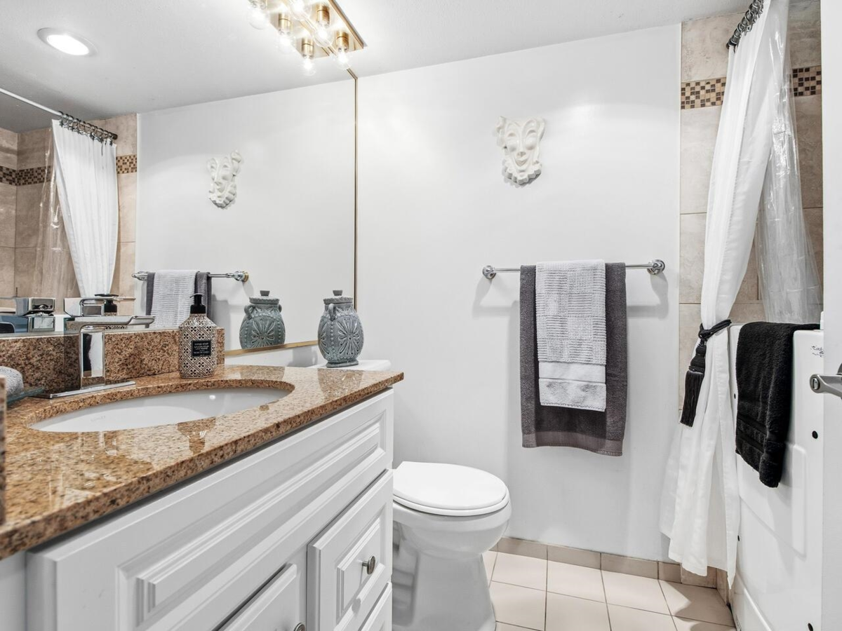 Powder Room Photo of 1602 1135 Quayside Drive, New Westminster, BC