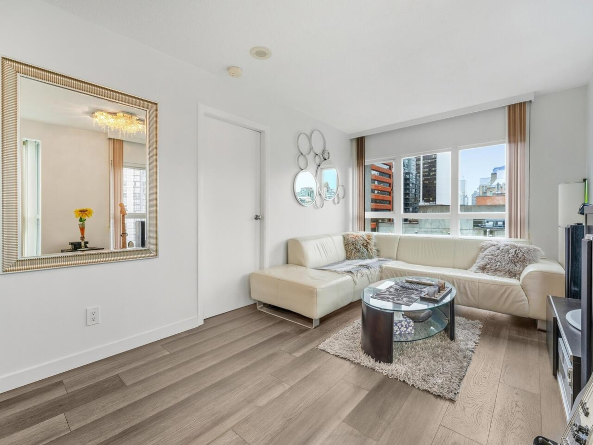 Breakfast Nook Photo of 1007 1188 Howe Street, Vancouver, BC