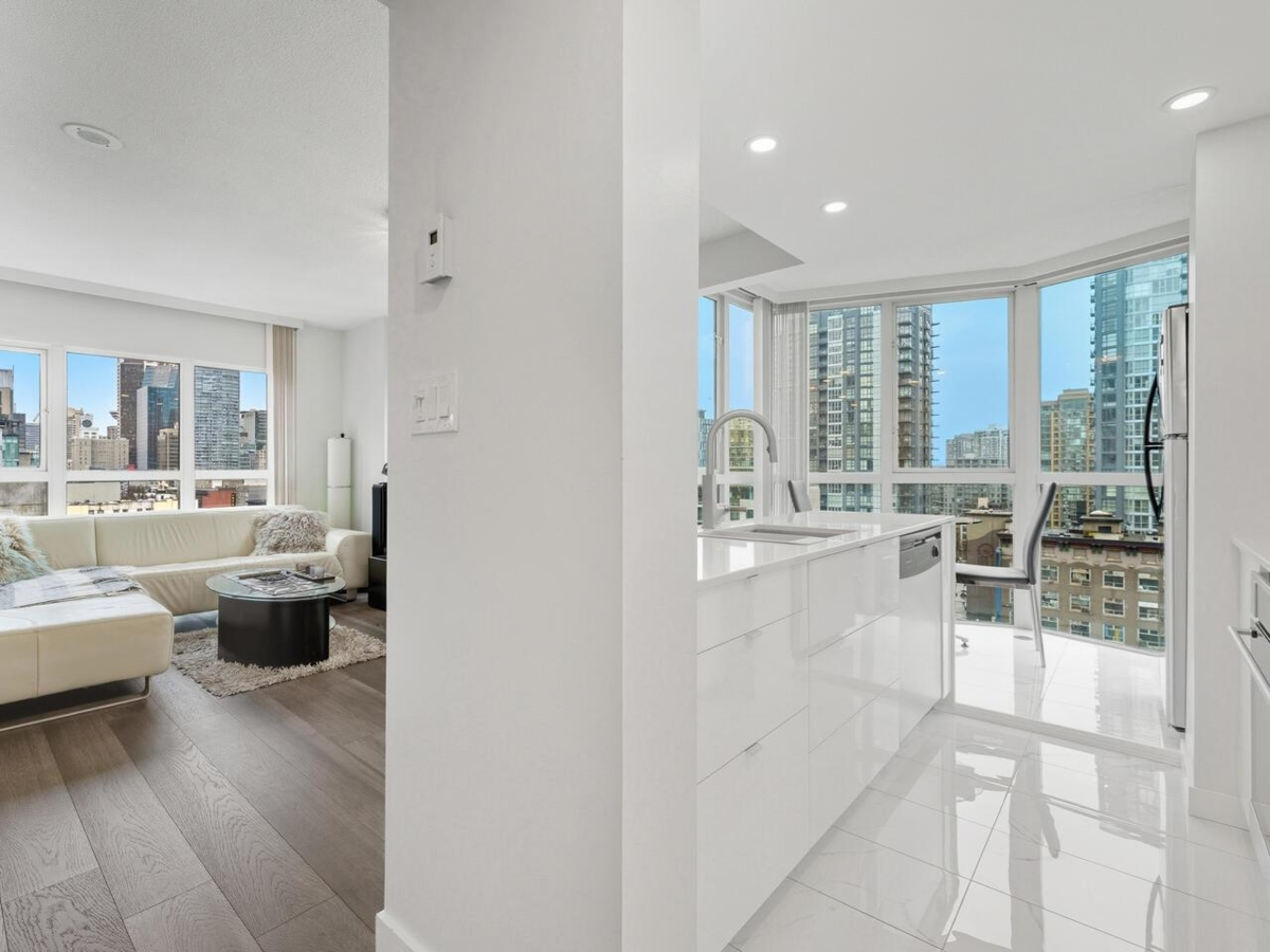 Exterior Rear Photo of 1007 1188 Howe Street, Vancouver, BC