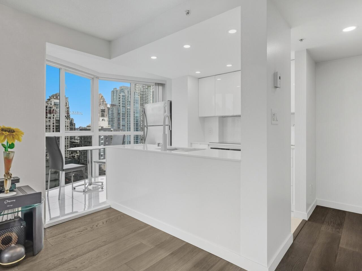 Family Room Photo of 1007 1188 Howe Street, Vancouver, BC