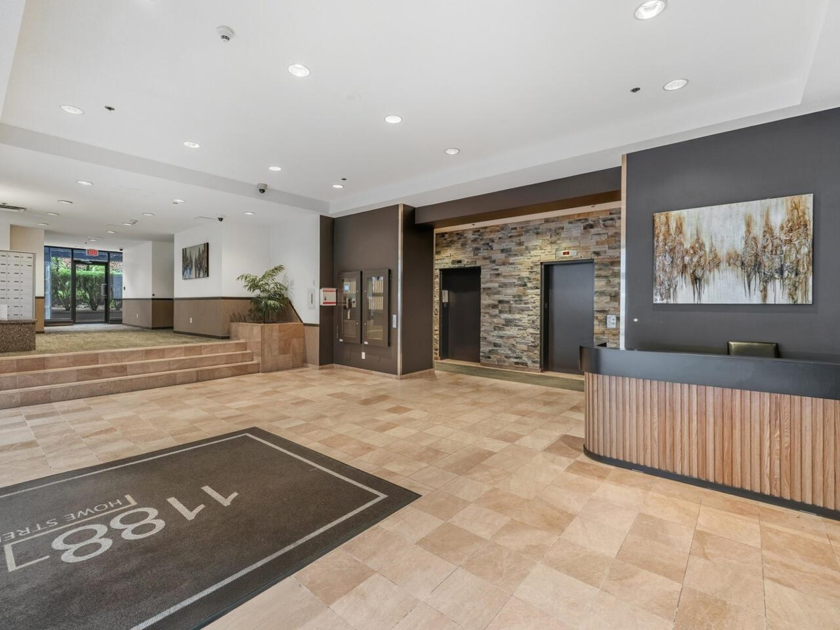 Hallway Photo of 1007 1188 Howe Street, Vancouver, BC