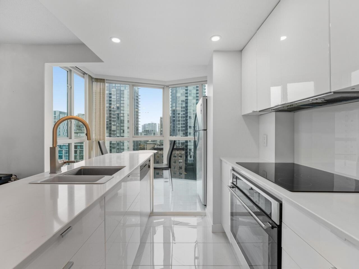 Living Room Photo of 1007 1188 Howe Street, Vancouver, BC