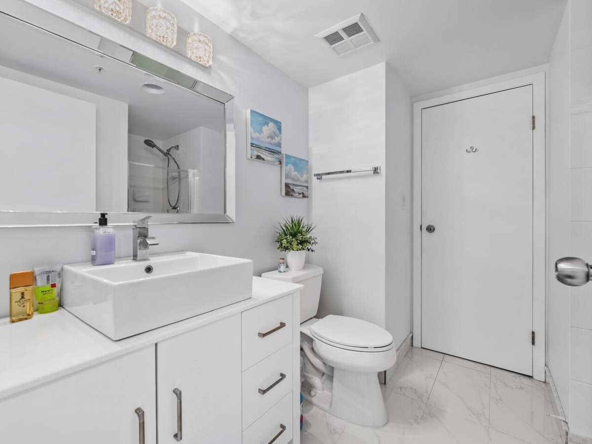 Loft / Bonus Room Photo of 1007 1188 Howe Street, Vancouver, BC