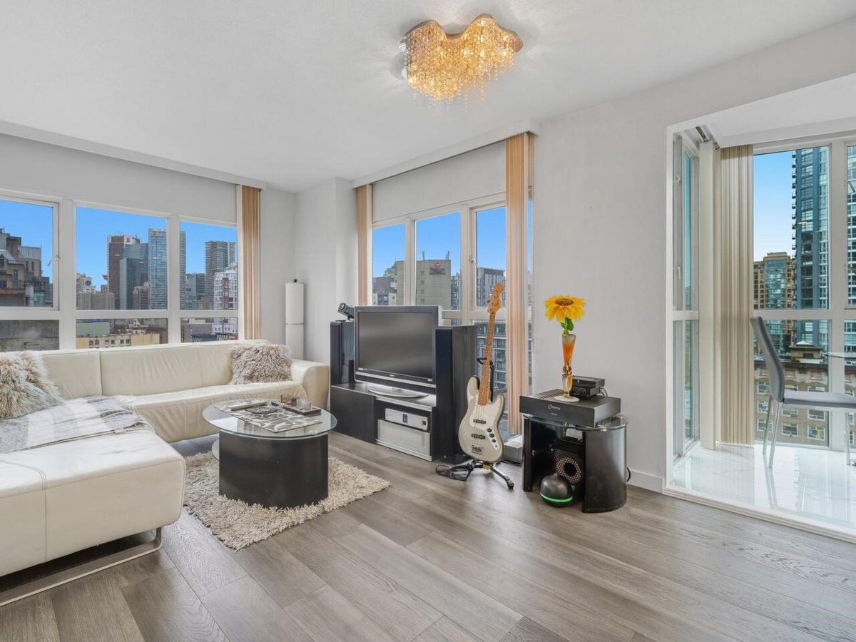 Pantry Photo of 1007 1188 Howe Street, Vancouver, BC