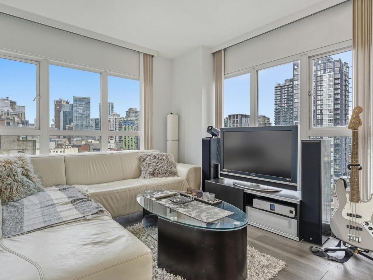 Primary Bathroom Photo of 1007 1188 Howe Street, Vancouver, BC