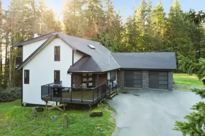 Community Amenities Photo (Clubhouse) of 12707 Blue Mountain Crescent, Maple Ridge, BC